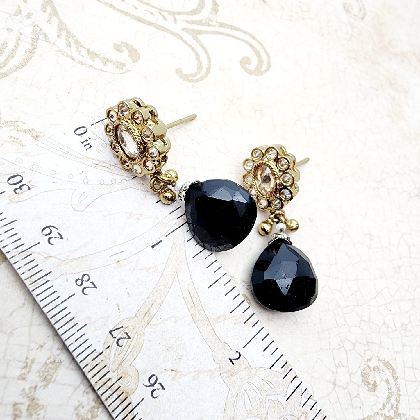 Load image into Gallery viewer, Leah Earrings
