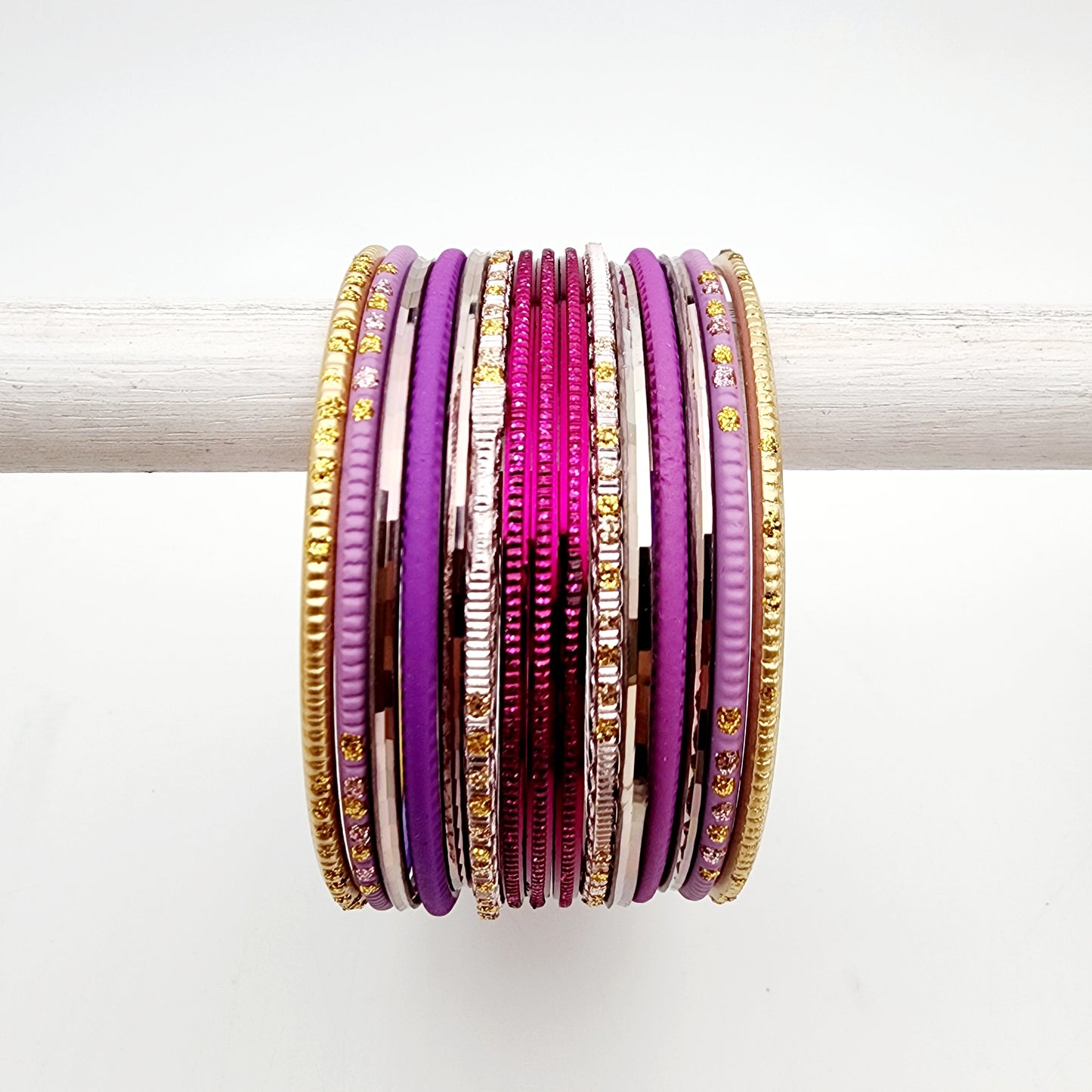 Load image into Gallery viewer, Manni Bangle Set Indian Bangles , South Asian Bangles , Pakistani Bangles , Desi Bangles , Punjabi Bangles , Tamil Bangles , Indian Jewelry
