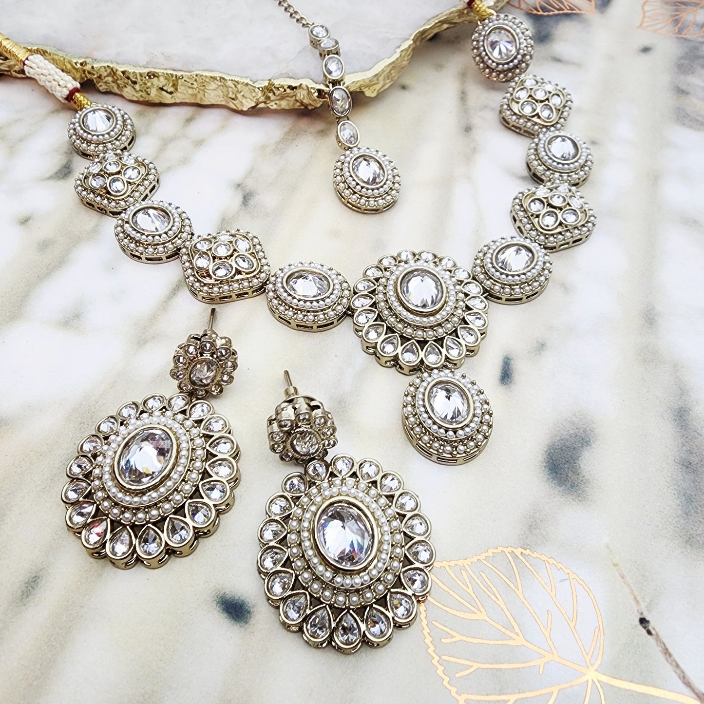 Loviya Necklace Set