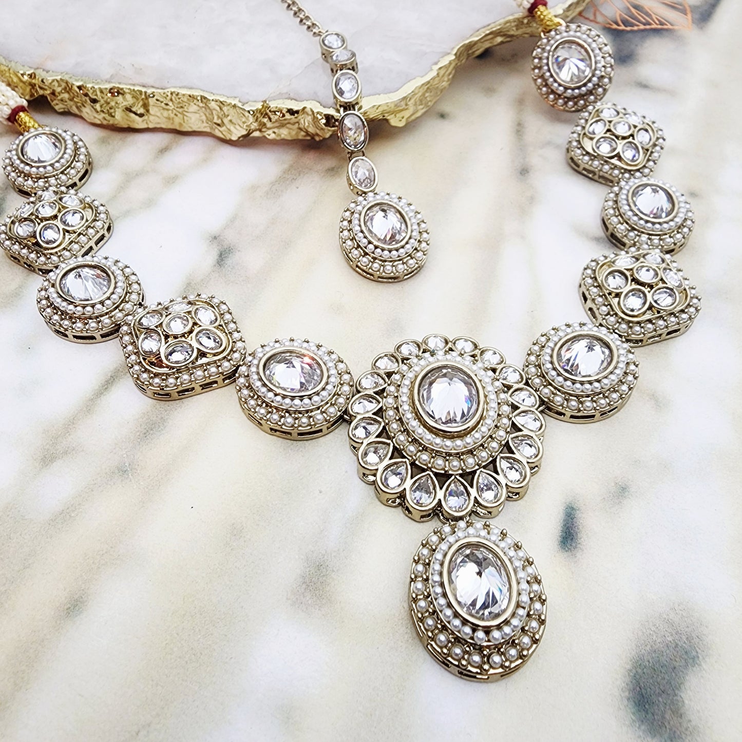 Loviya Necklace Set