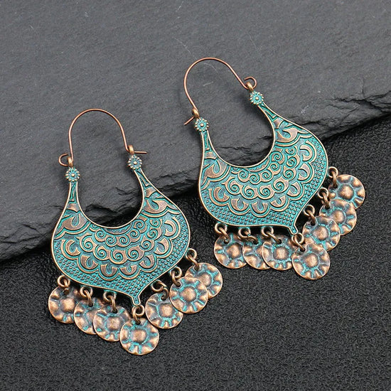 Load image into Gallery viewer, Terri Earrings Indian Earrings , South Asian Earrings , Pakistani Earrings , Desi Earrings , Punjabi Earrings , Tamil Earrings , Indian Jewelry

