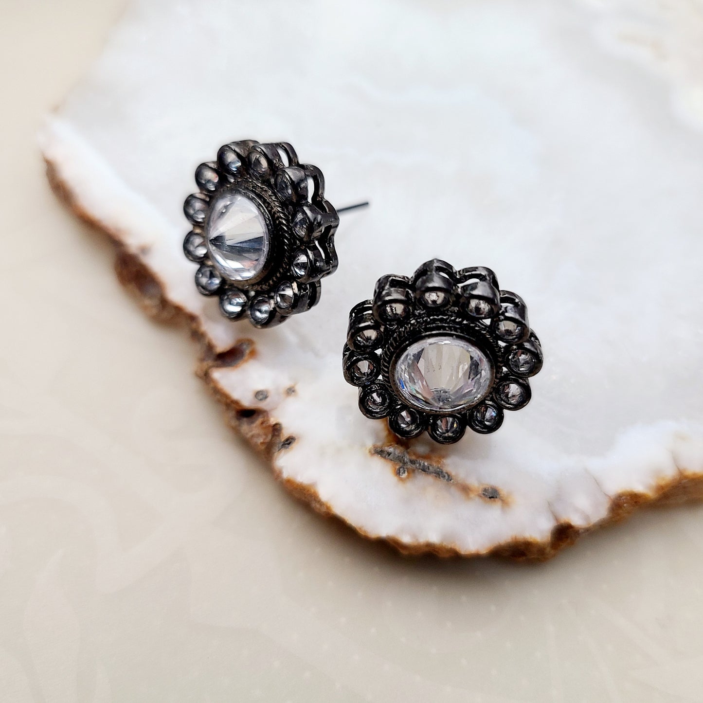 Load image into Gallery viewer, Rayna Earrings Indian Earrings , South Asian Earrings , Pakistani Earrings , Desi Earrings , Punjabi Earrings , Tamil Earrings , Indian Jewelry
